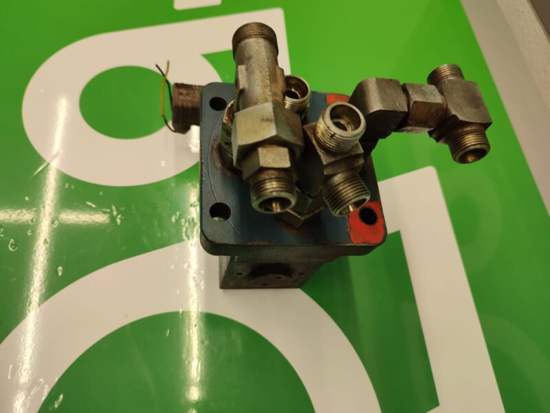 Zawór 0810001797 Bosch 081WV10P1V1027 Manitou MT 1235 SL