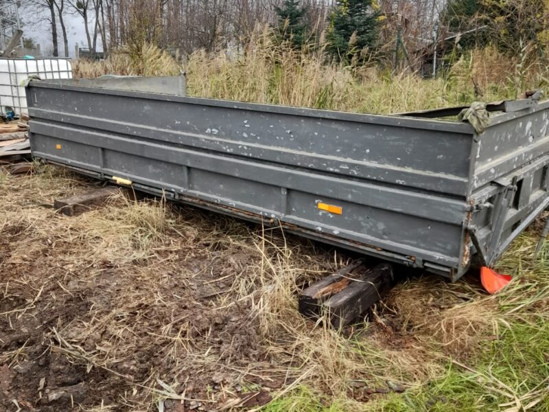 Zabudowa przyczepy HL 8011