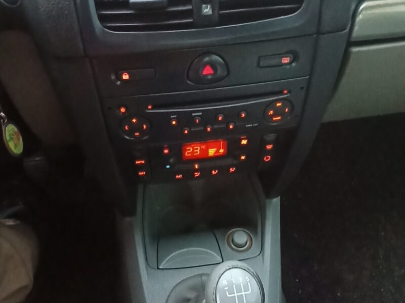 Renault Clio Provilege 16V 1.4