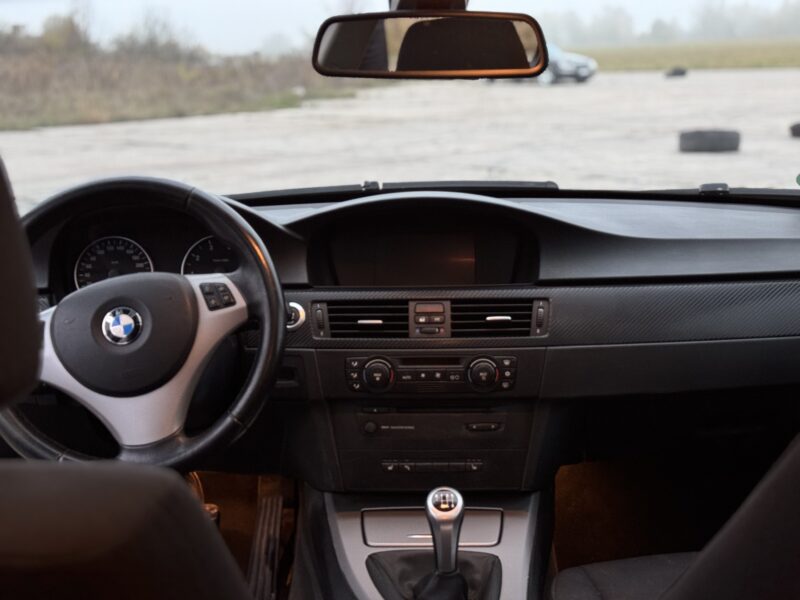 BMW E90 318i