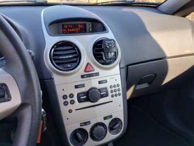 Opel Corsa D sprowadzony klima