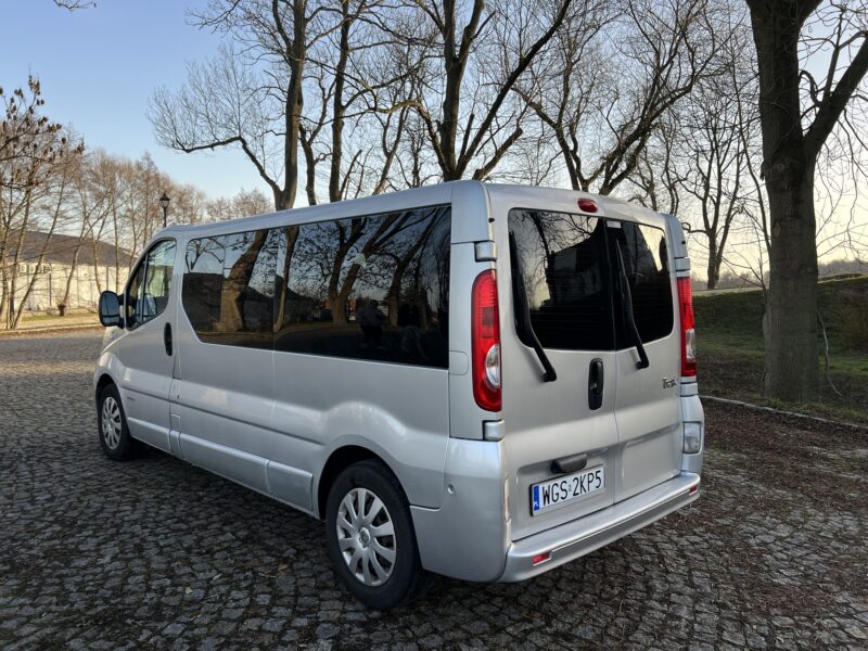 Renault Trafic 9os long 2.0