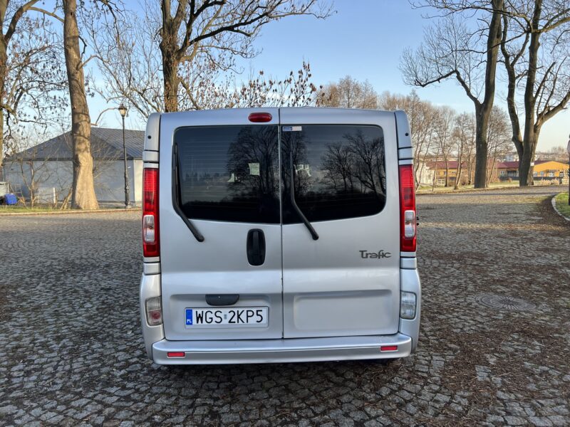 Renault Trafic 9os long 2.0
