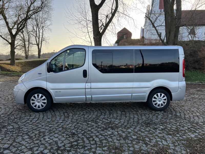 Renault Trafic 9os long 2.0