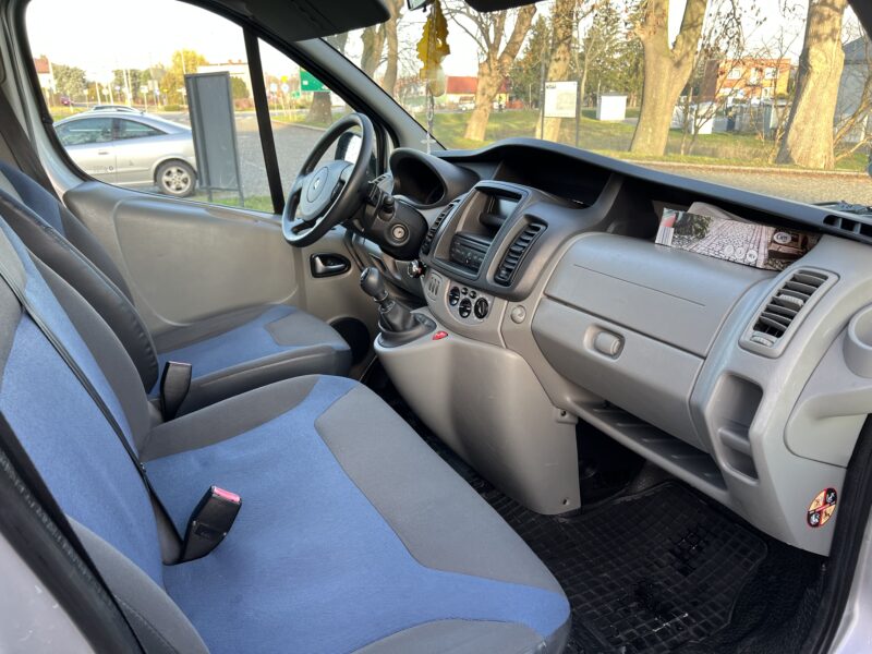 Renault Trafic 9os long 2.0