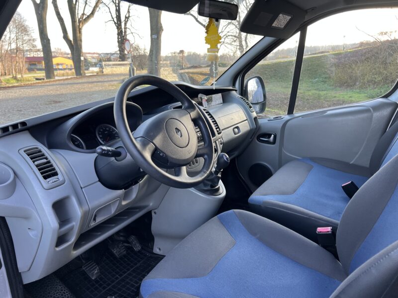 Renault Trafic 9os long 2.0