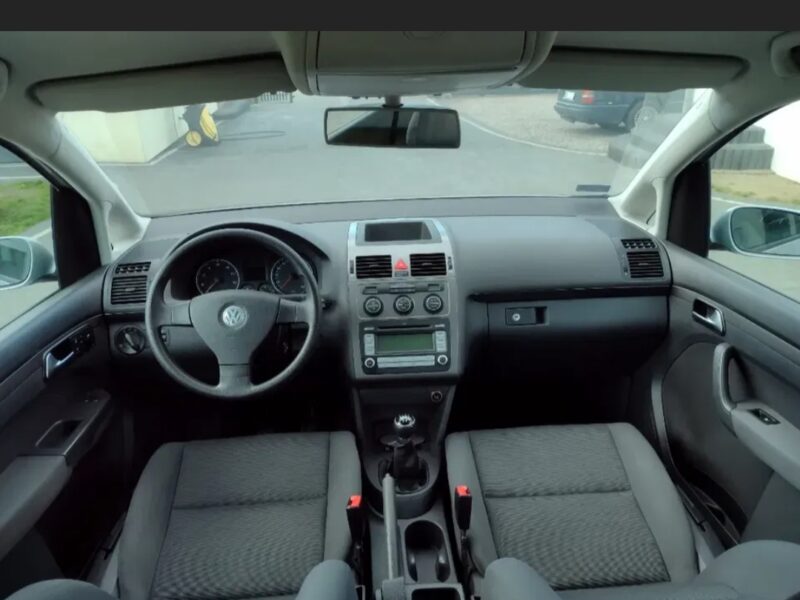 Volkswagen Touran 1.6mpi GAZ 7os. 2007