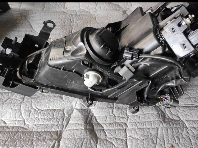 Lampa prawa przednia Mazda CX3 MAZDA 3 NR.Lampa Prawa Mazda 3 III Soczewka
