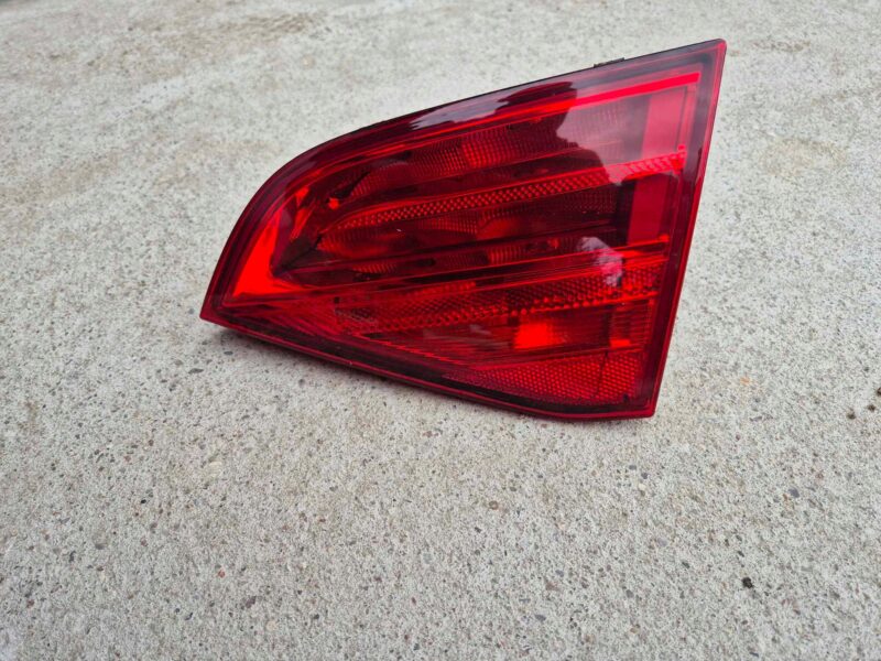 A4 B8 KOMBI LAMPA PRAWA TYŁ KLAPA 8K9945094 EUROPA