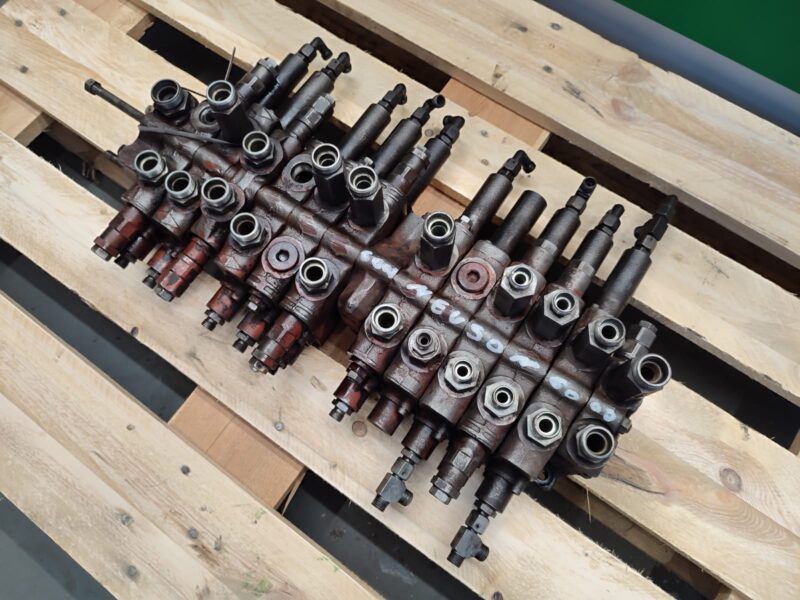 Rozdzielacz hydrauliczny C0070 33142 NEUSON 6002