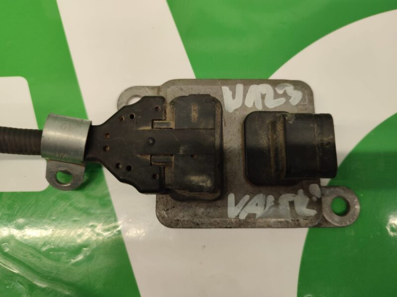 5WK9 6713A 5WK96713A Czujnik tlenku azotu NOx 12V 5 pinów do silnika wysokoprężnego Cummins