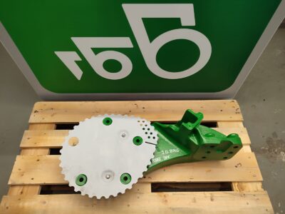 Wspornik układu wydechowego DPF R551450 John Deere 8345 R