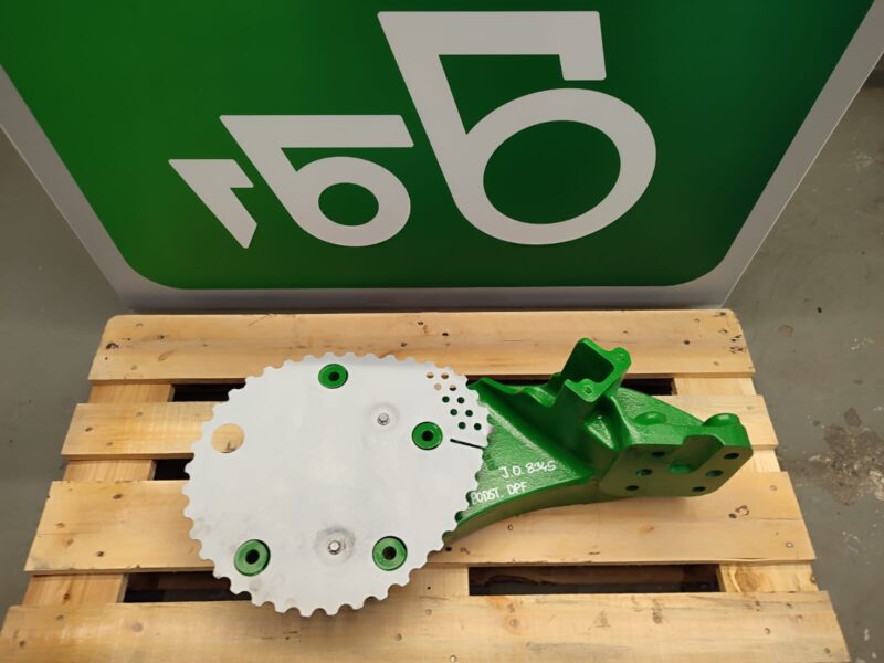 Wspornik układu wydechowego DPF R551450 John Deere 8345 R