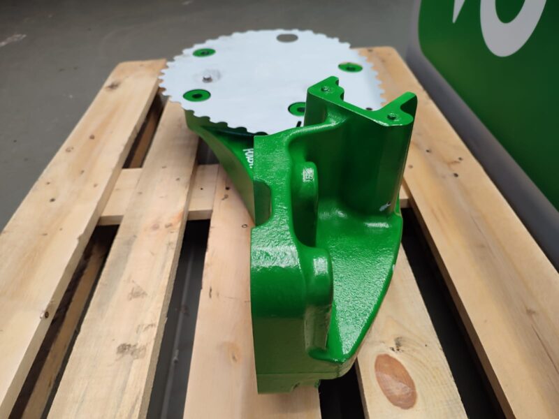 Wspornik układu wydechowego DPF R551450 John Deere 8345 R