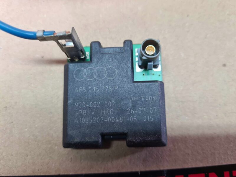 AUDI A6 C6 SEDAN WZMACNIACZ ANTENOWY 4F5035225P