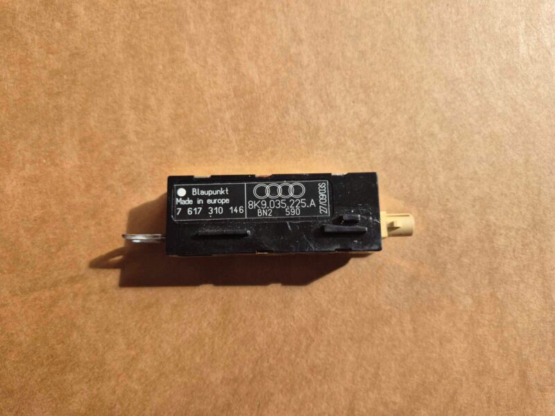 WZMACNIACZ ANTENY ANTENOWY AUDI A4 B8 KOMBI 8K9035225A