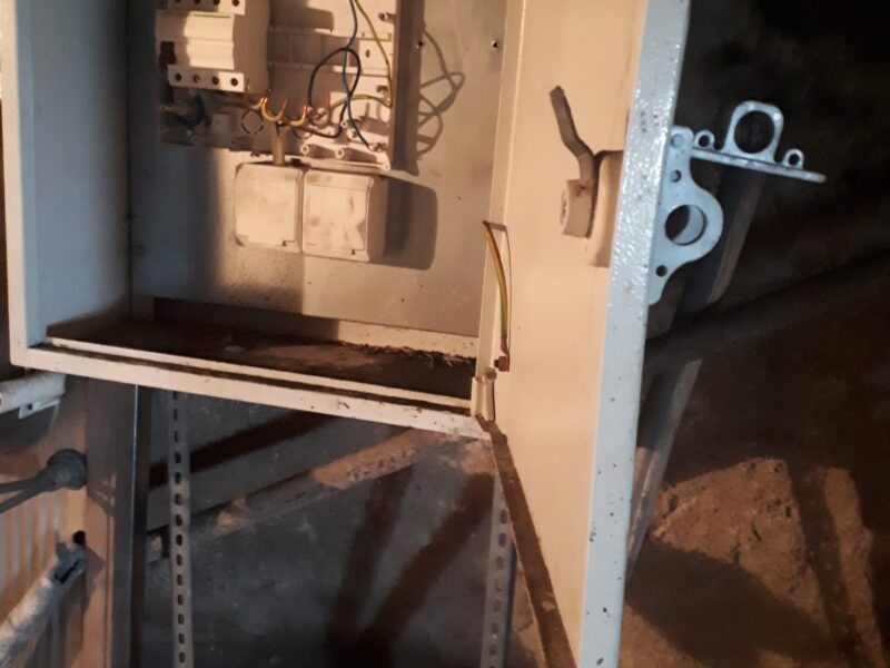 Skrzynka elektryczna budowlana