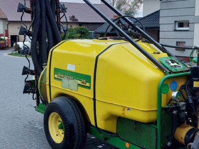 oopryskiwacz z nadmuchem z dyfuzorami john deere 1500l sadowniczy