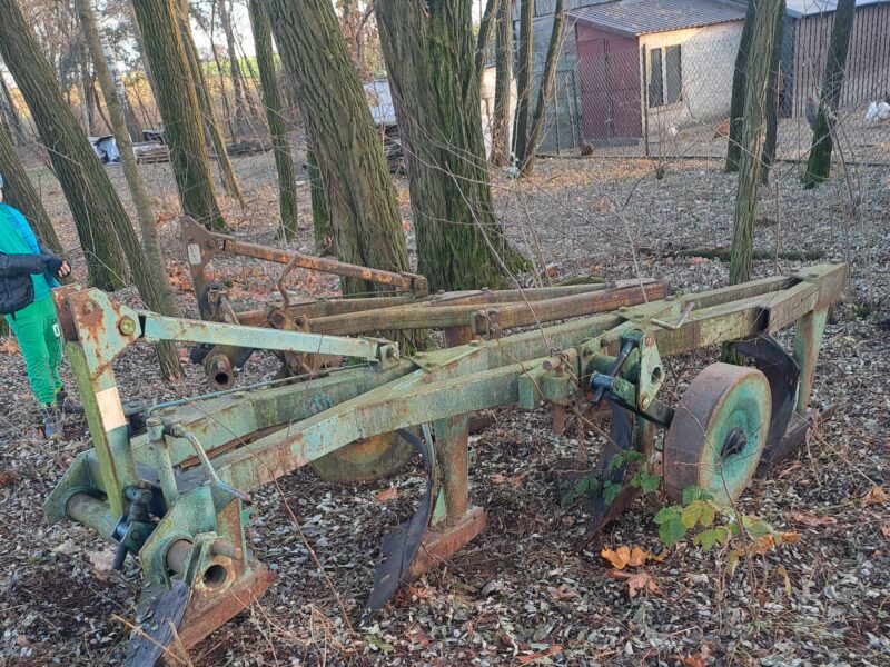 Sprzedam pługi 4 skibowe i 3 Skibowe