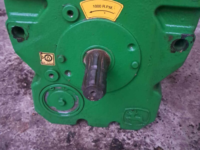 Przedni WOM John Deere