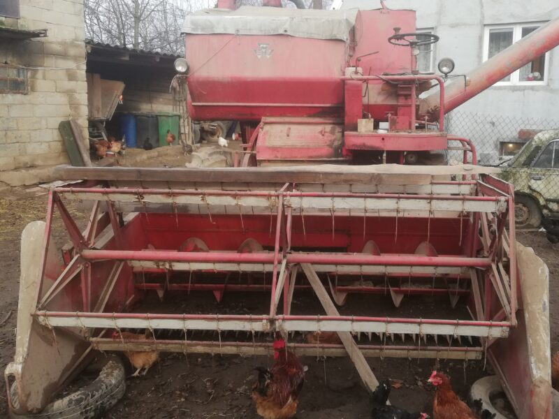 Kombajn zbożowy Massey Ferguson MF87