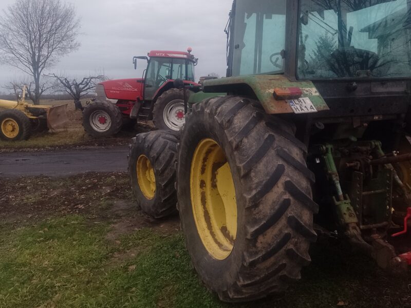 John Deere 3640 McCormick MTX 110
