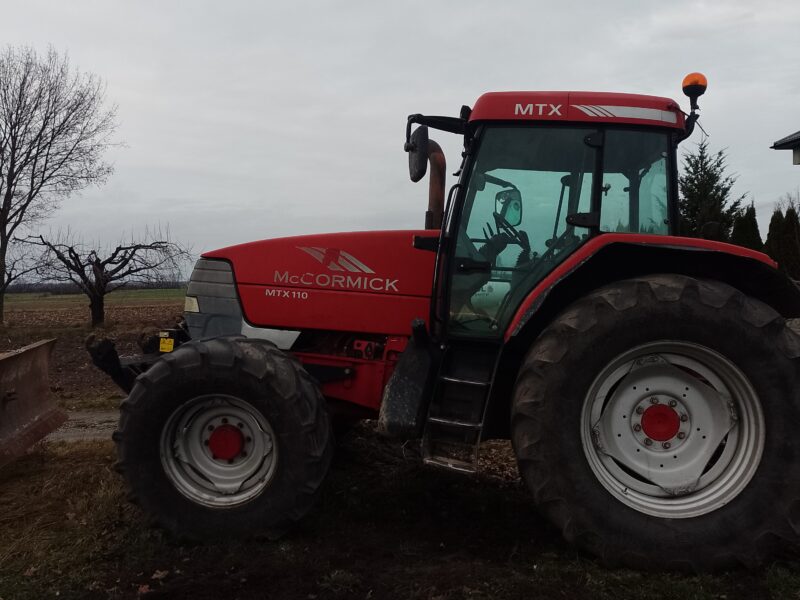 John Deere 3640 McCormick MTX 110