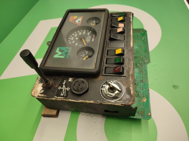 Deska rozdzielcza AM1774 Zegary Merlo P 32.7