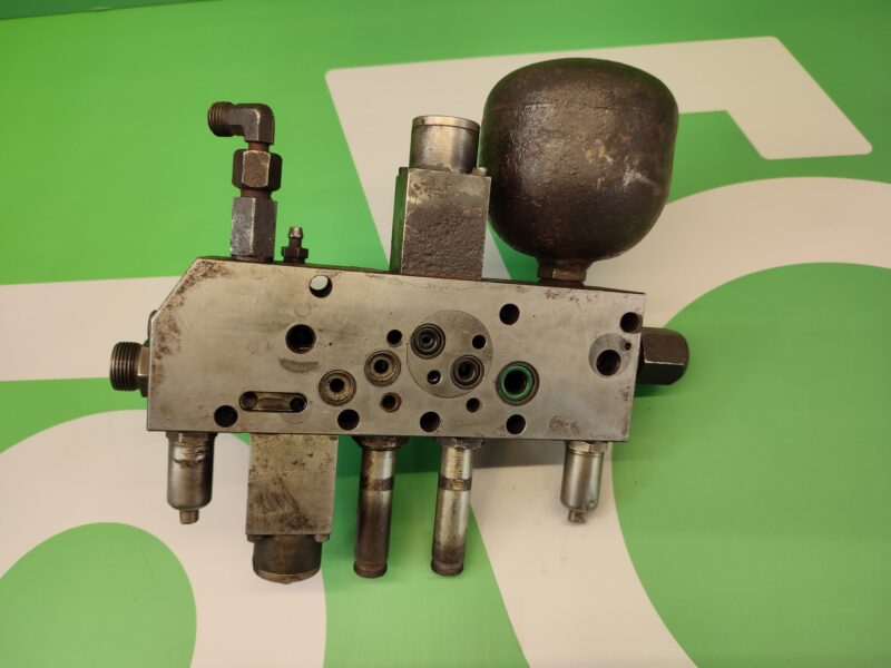Blok hydrauliczny G931100600011 AKUMULATOR H916100600010 Fendt 936 Vario