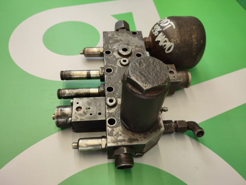 Blok hydrauliczny G931100600011 AKUMULATOR H916100600010 Fendt 936 Vario