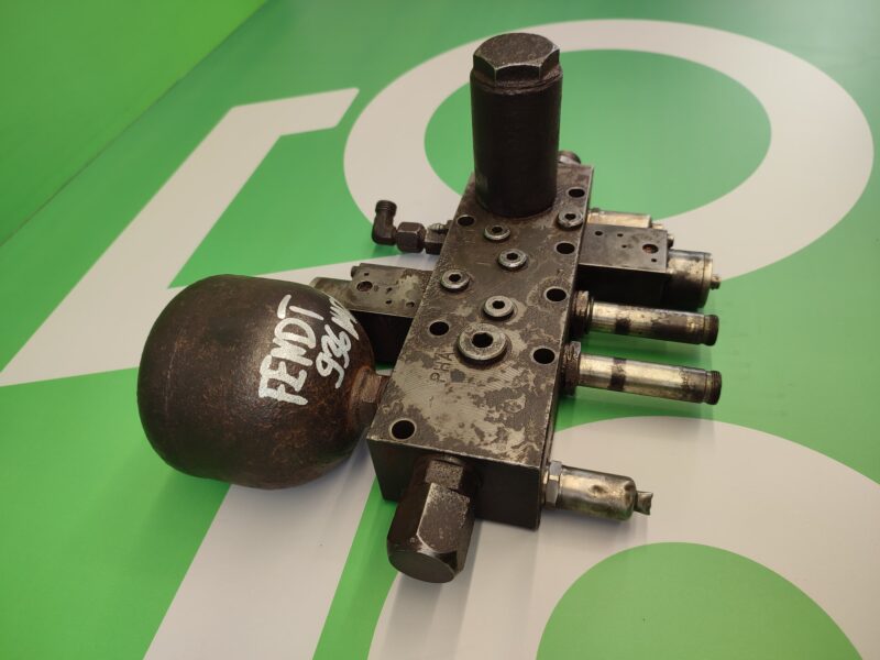 Blok hydrauliczny G931100600011 AKUMULATOR H916100600010 Fendt 936 Vario