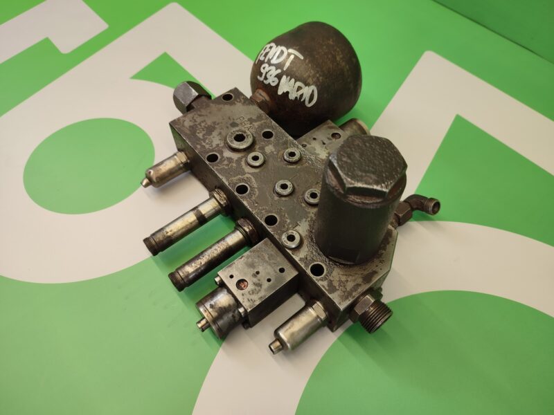 Blok hydrauliczny G931100600011 AKUMULATOR H916100600010 Fendt 936 Vario