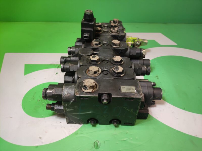 Rozdzielacz hydrauliczny JCB 332/E7302 3469206157 JCB 540-170