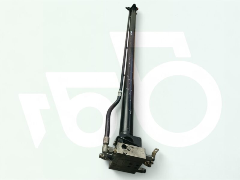 Siłownik hydrauliczny wysuwu ramienia JCB 541-70
