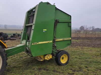 Beczkowóz 5000l. Prasa John Deere 550