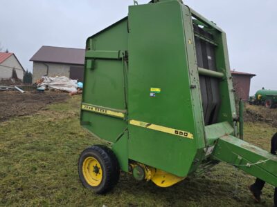 Beczkowóz 5000l. Prasa John Deere 550