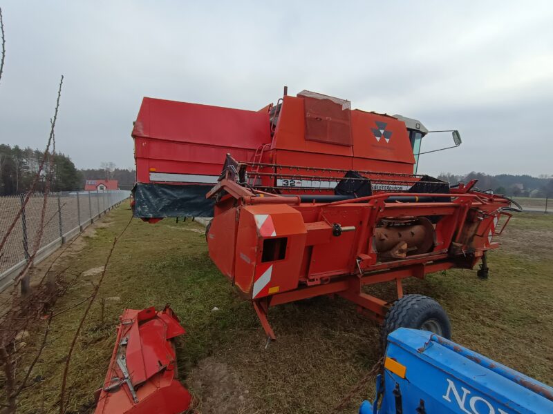 Massey Ferguson 32 kombajn zbożowy deutz fahr ,john deere, new holland, bizon, case, laverda, fendt