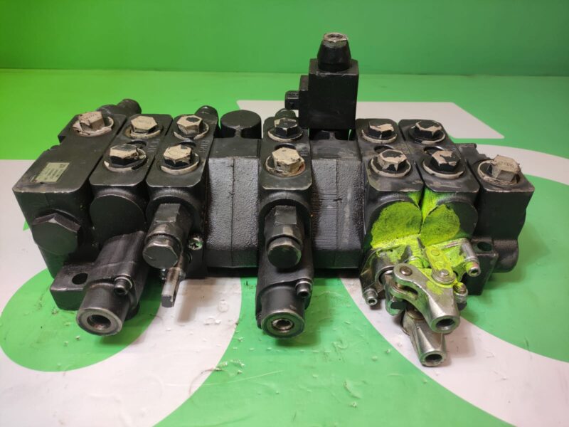 Rozdzielacz hydrauliczny JCB 332/E7302 3469206157 JCB 540-170