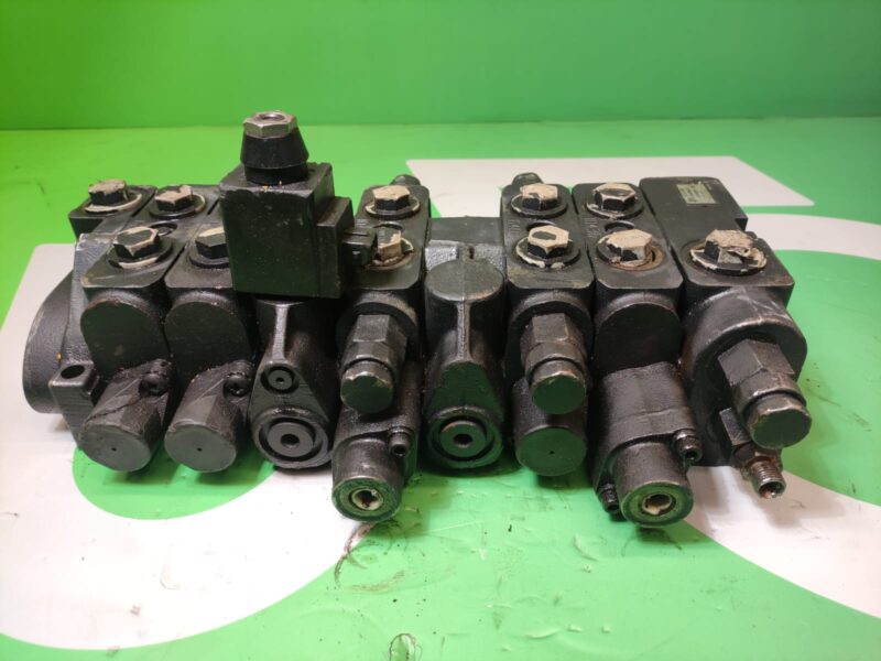 Rozdzielacz hydrauliczny JCB 332/E7302 3469206157 JCB 540-170
