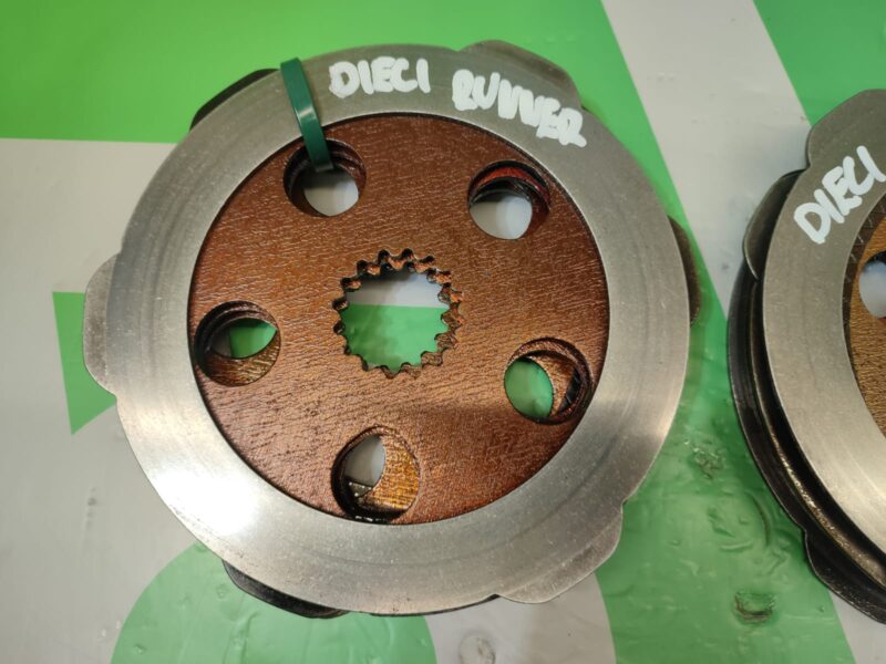Tarcze hamulcowe 551717 Przekładki 53017592 DANA SPICER DIECI RUNNER
