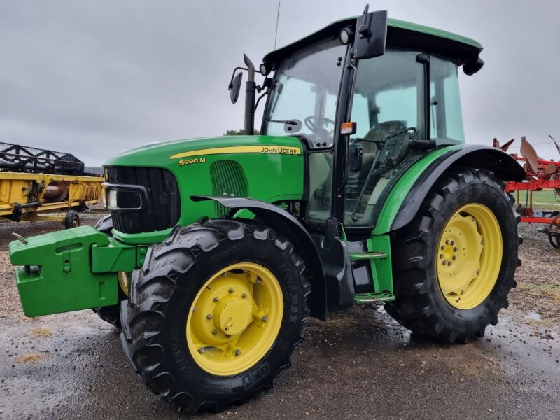 JOHN DEERE 5090 M pneumatyka półbieg przywieziony z Niemiec