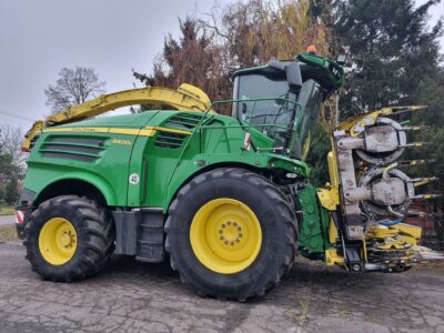 John Deere 8400i Kemper Plus 360 Podbieracz ProDrive 40Km/h sieczkarnia z Niemiec