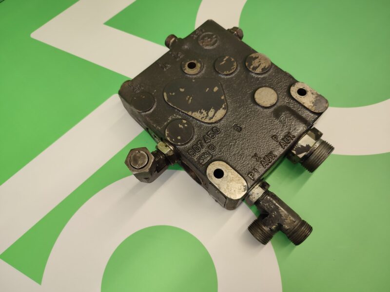 Zawór hydrauliczny REXROTH R900785052 McCORMICK MTX155