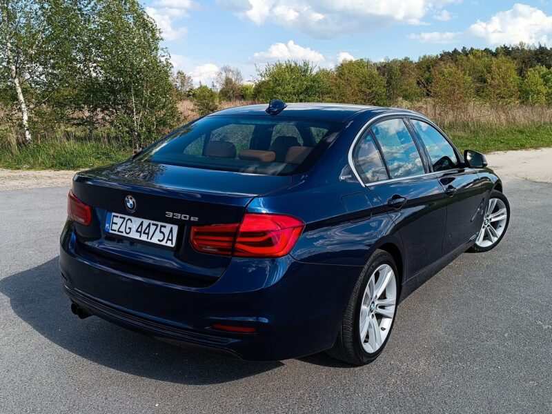 BMW 3 Seria 330e Plug-In Hybrid 252KM Steptronic SportLine