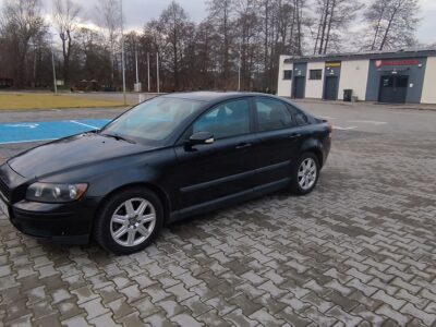 Volvo S40 z oszczędnym i nie zawodnym silnikiem.