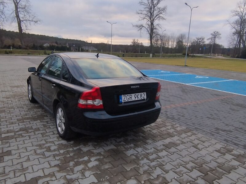 Volvo S40 z oszczędnym i nie zawodnym silnikiem.