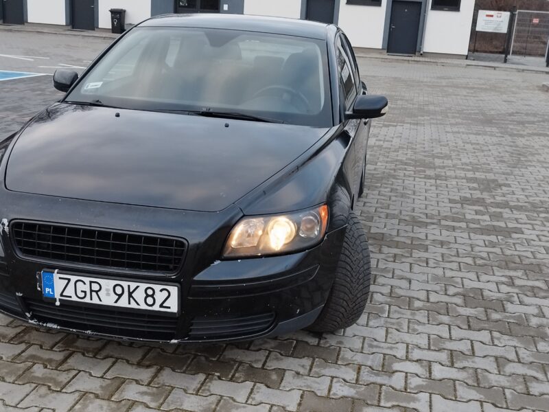 Volvo S40 z oszczędnym i nie zawodnym silnikiem.