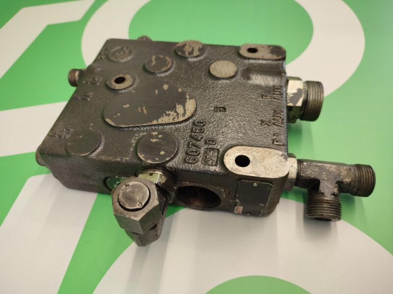 Zawór hydrauliczny REXROTH R900785052 McCORMICK MTX155