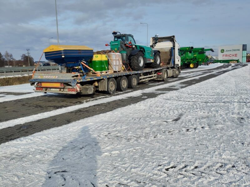 Transport maszyn rolniczych budowlanych pomoc drogowa