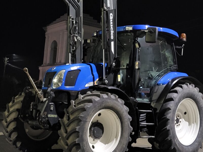 New holland ts100A